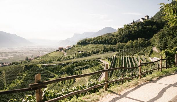 Meran im Blick: Outdoor-Wellnesswoche in Südtirol